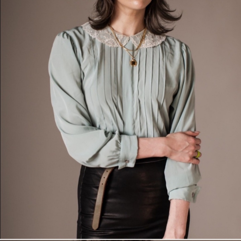 Vintage mint green blouse with Peter Pan collar